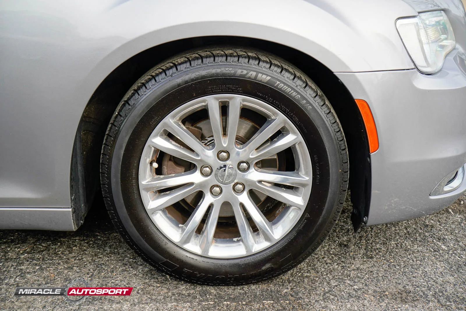 Used 2017 Chrysler 300 Limited w/ Driver Convenience Group RWD image 10