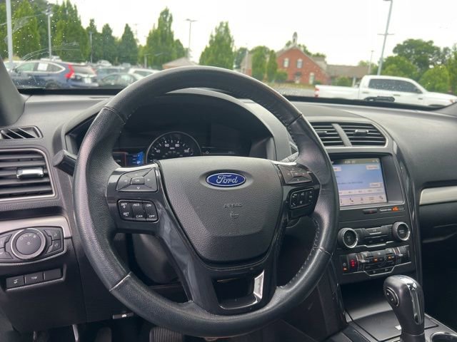 Used 2019 Ford Explorer XLT w/ Equipment Group 202A FWD image 16
