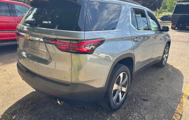 Used 2023 Chevrolet Traverse LT w/ LT Premium Package AWD/4WD image 6