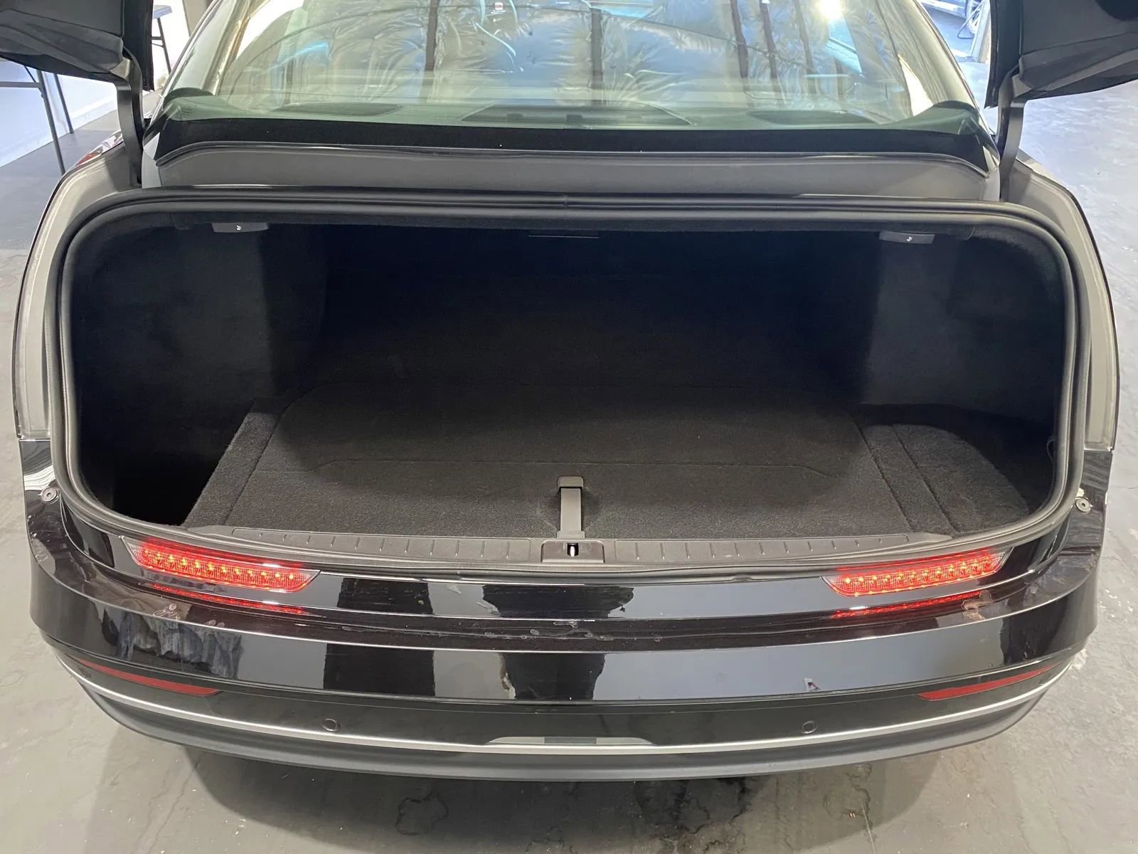 Used 2024 Lucid Air Pure image 8