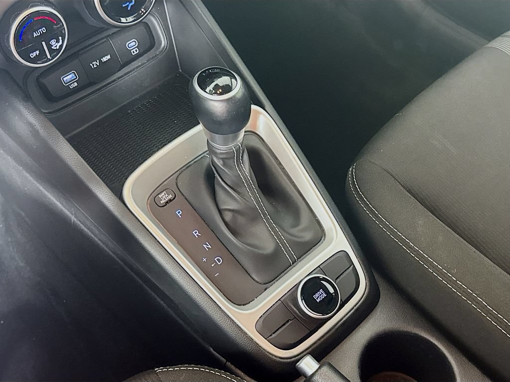 Certified 2025 Hyundai Venue SEL FWD image 16