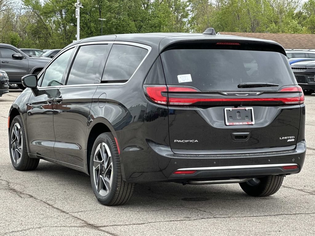 New 2027 Chrysler Pacifica Limited AWD/4WD image 4