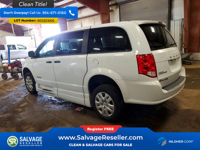Used 2019 Dodge Grand Caravan SE image 3