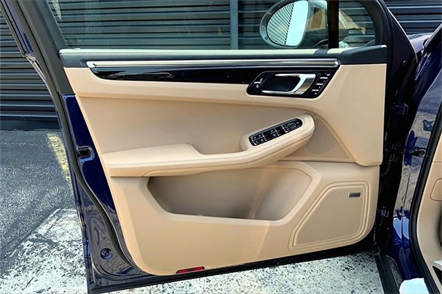 New 2025 Porsche Macan Turbo image 27