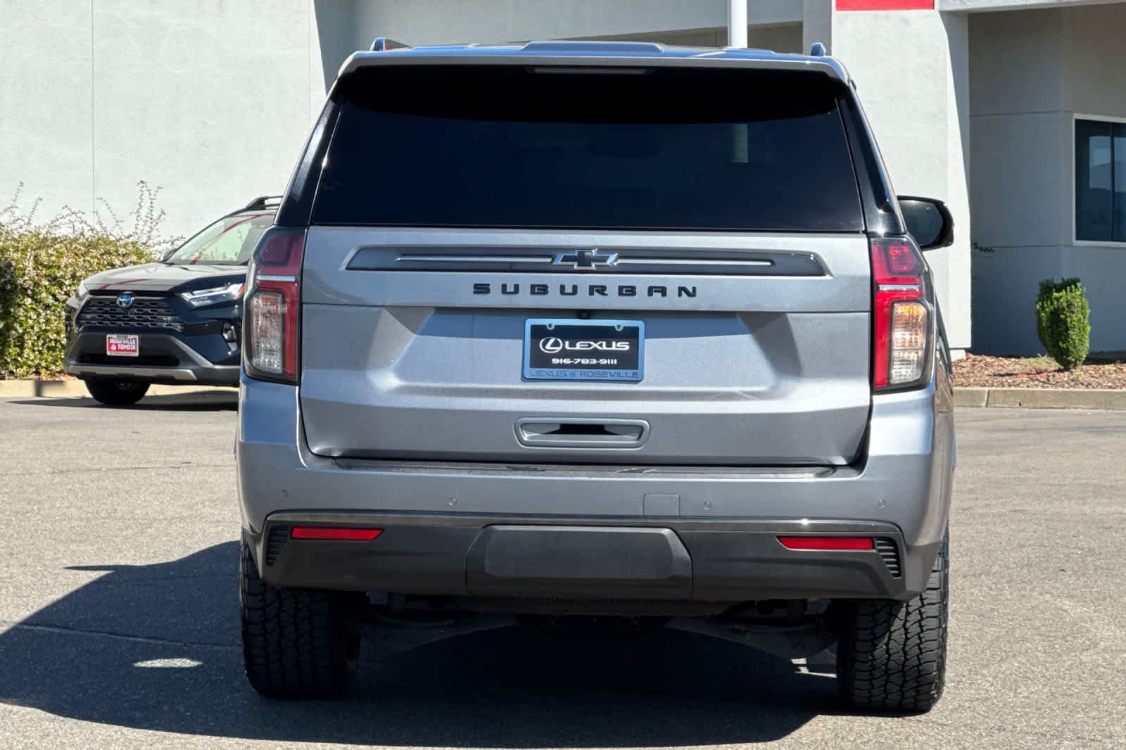 Used 2022 Chevrolet Suburban Z71 w/ Z71 Off-Road Package AWD/4WD image 8