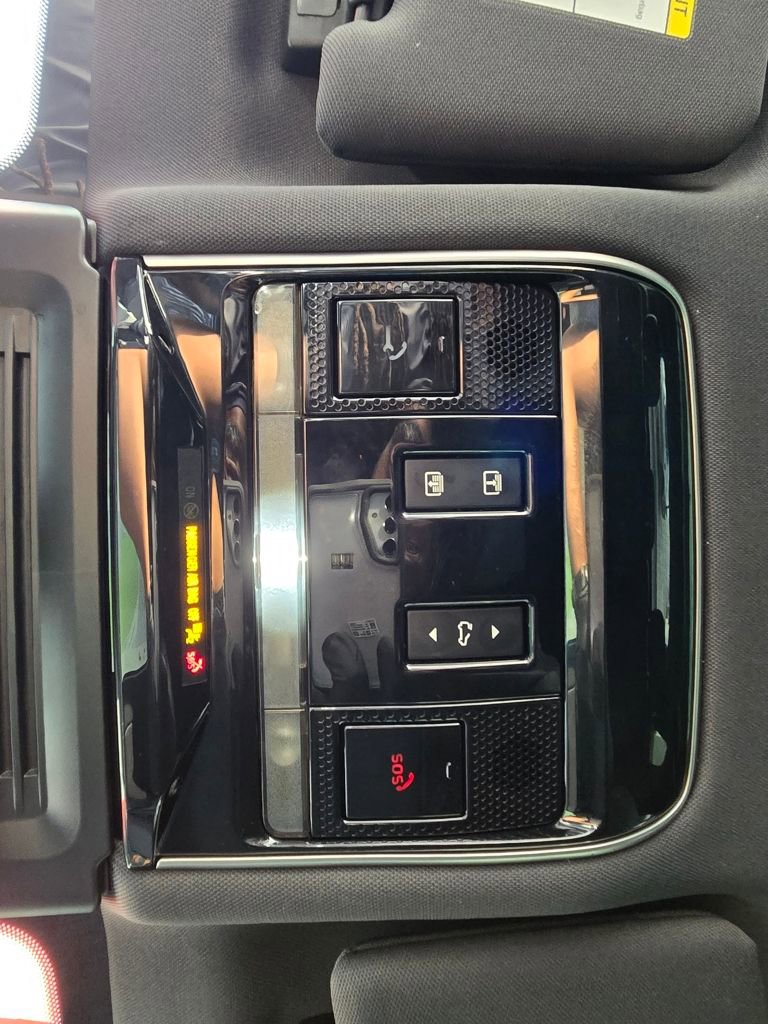 Used 2023 Land Rover Range Rover Sport SE AWD/4WD image 27