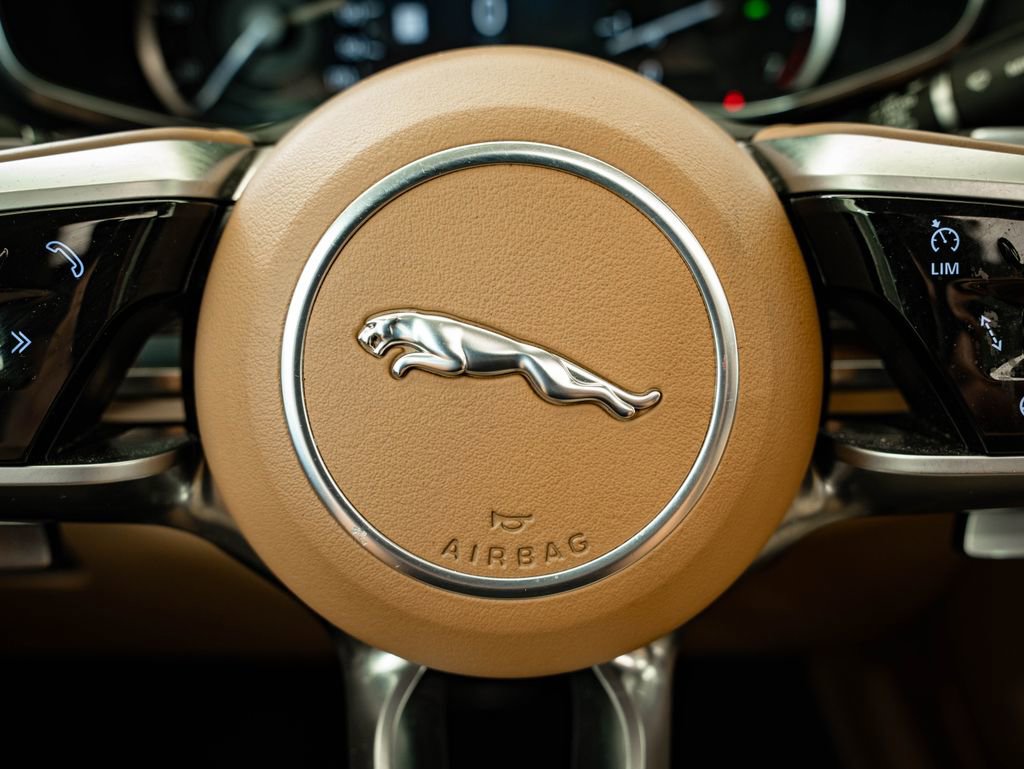 Used 2023 Jaguar F-PACE S AWD/4WD image 31