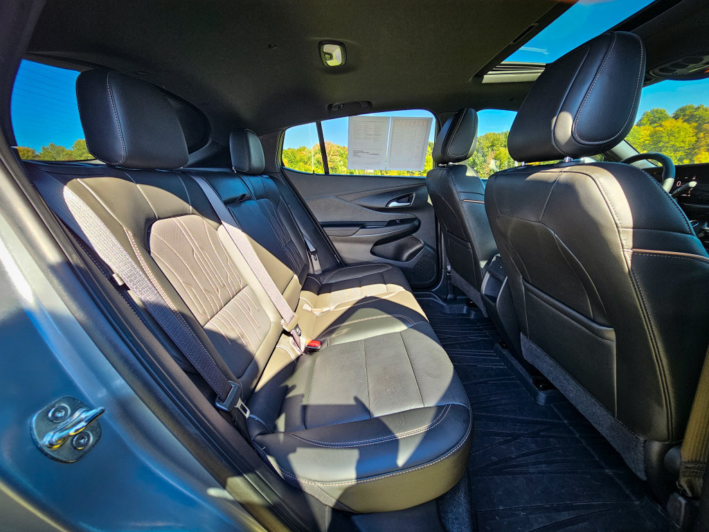 Used 2024 Buick Envista Avenir FWD image 39