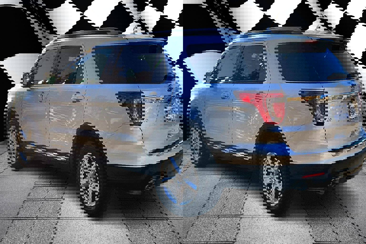 Used 2018 Ford Explorer XLT w/ Equipment Group 202A image 11