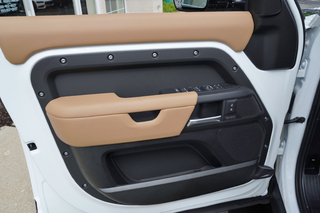 New 2026 Land Rover Defender 110 X-Dynamic SE AWD/4WD image 9