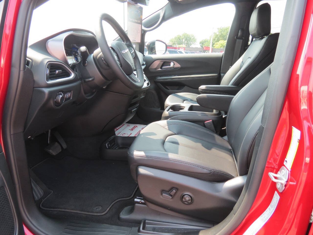 New 2026 Chrysler Voyager LX FWD image 10