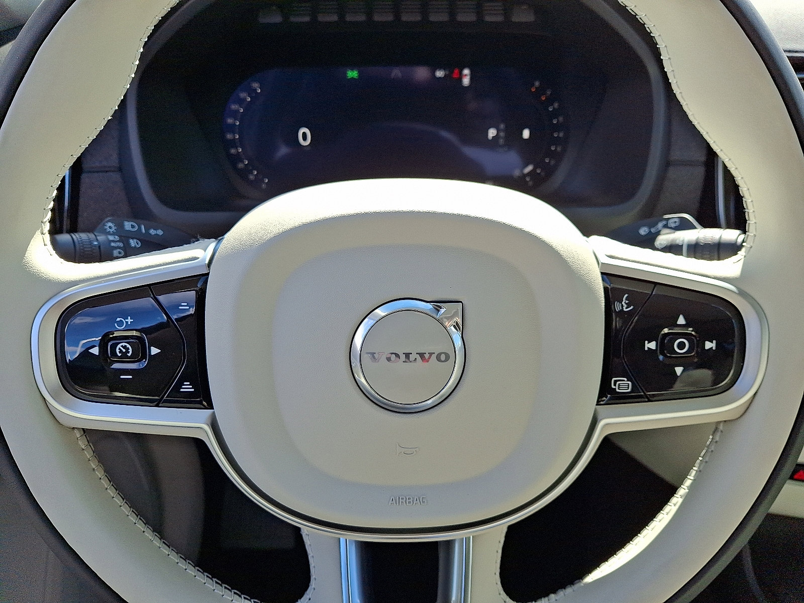 New 2026 Volvo XC90 B6 Ultra image 13