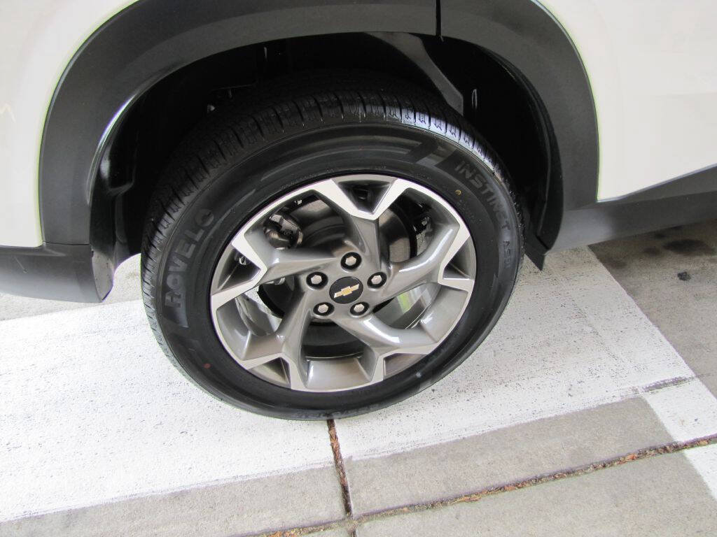 Used 2025 Chevrolet Trax LT w/ Driver Confidence Package FWD image 30