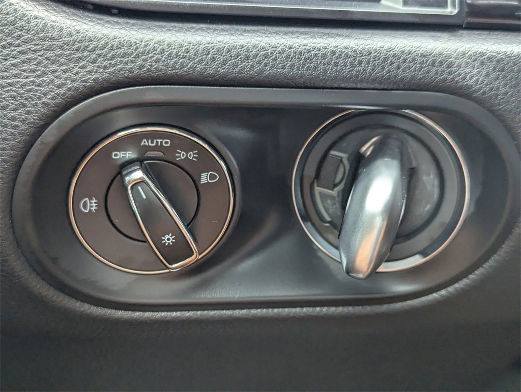 Used 2023 Porsche Macan Turbo image 22