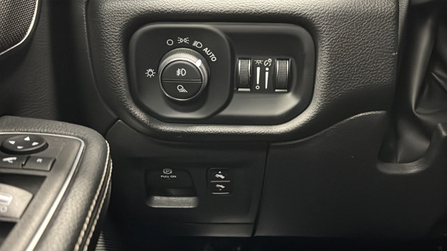 Used 2024 RAM 1500 Laramie AWD/4WD image 29