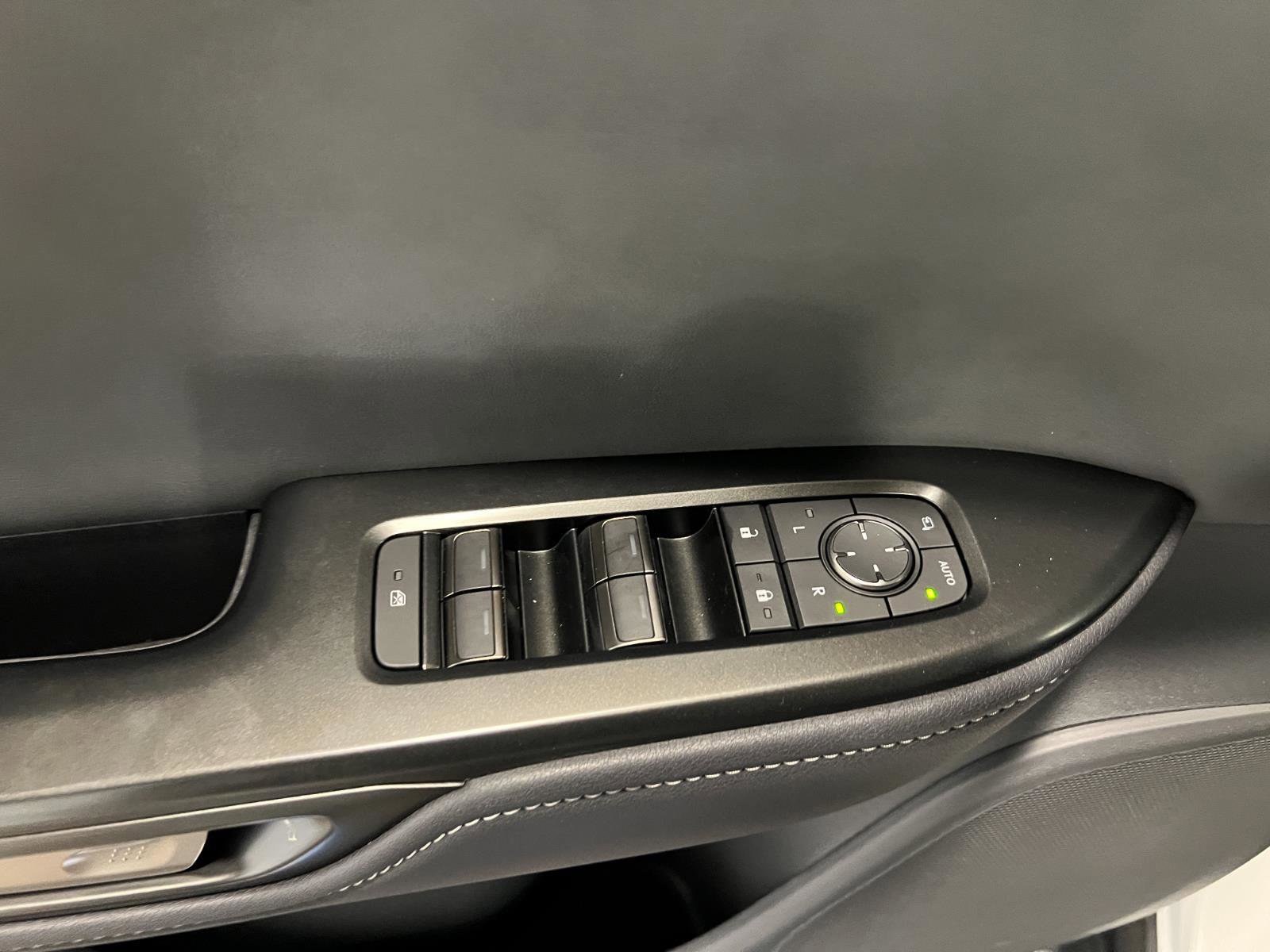 Used 2025 Lexus RZ 450e image 26