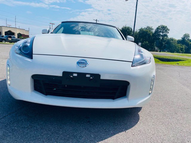 Used 2018 Nissan 370Z Touring Sport RWD image 4