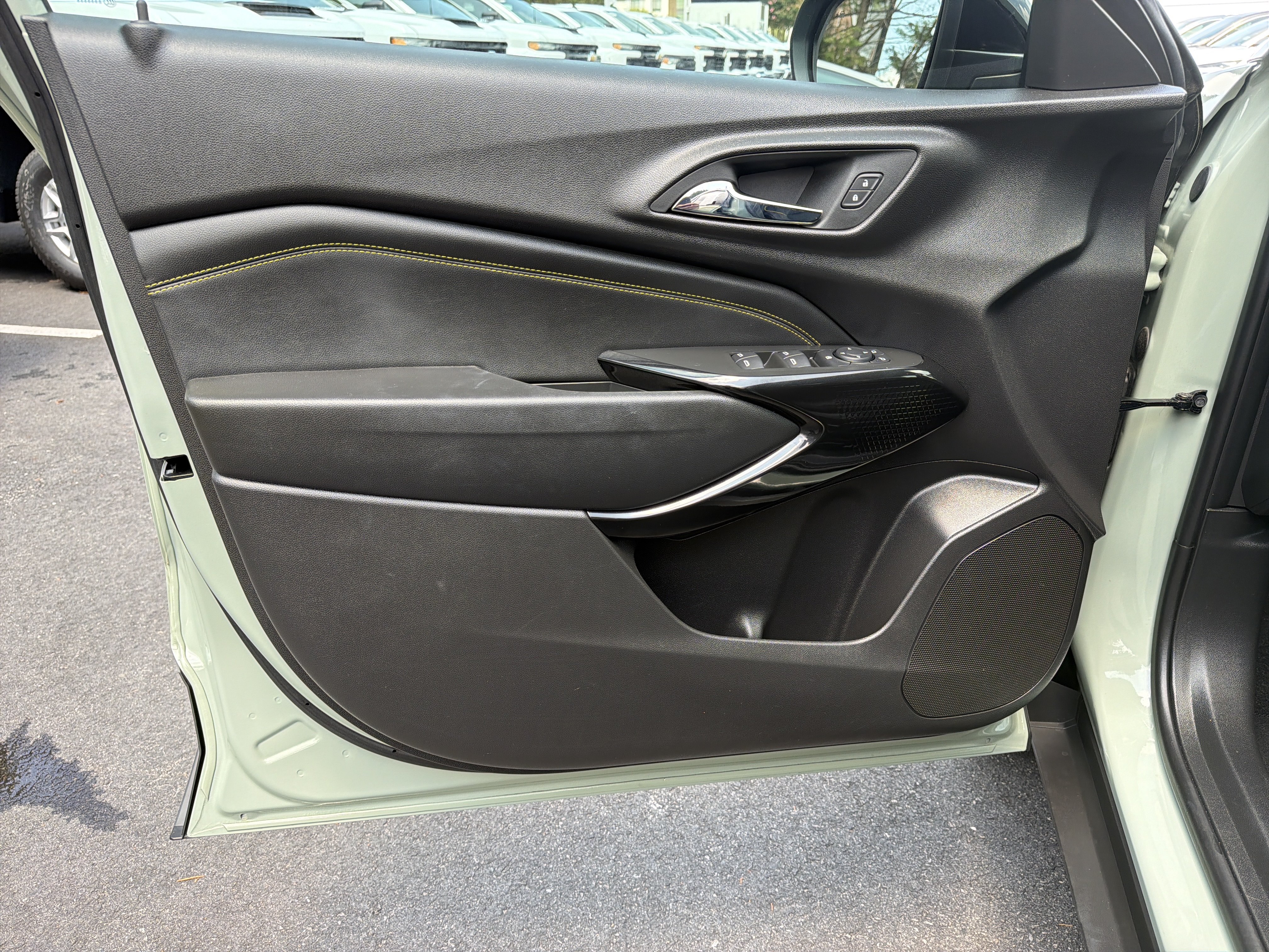 Used 2025 Chevrolet Trax ACTIV w/ Sunroof Package FWD image 14