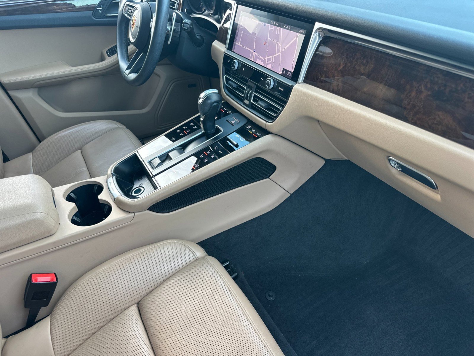 Certified 2023 Porsche Macan w/ Premium Package Plus image 16