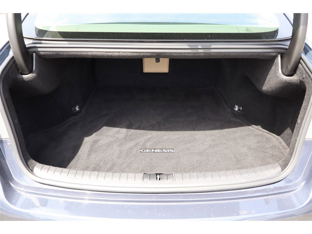 Used 2016 Hyundai Genesis 3.8 w/ Option Group 02 RWD image 5