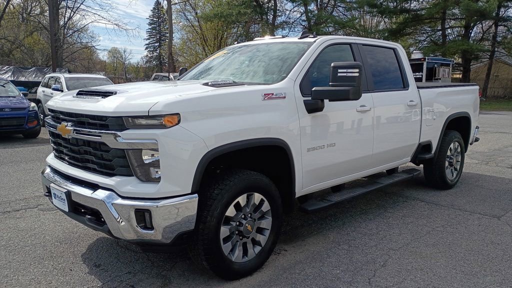 Used 2024 Chevrolet Silverado 2500 LT AWD/4WD image 7