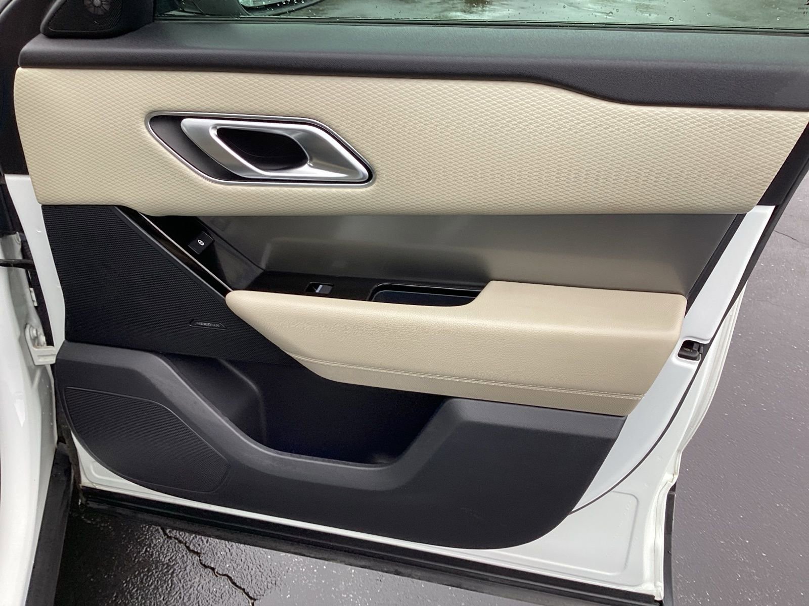 Used 2019 Land Rover Range Rover Velar S image 28