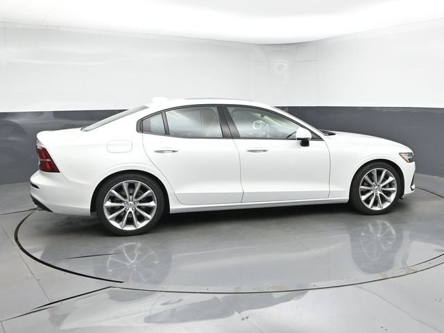 Used 2021 Volvo S60 T5 Momentum w/ Premium Package FWD image 9