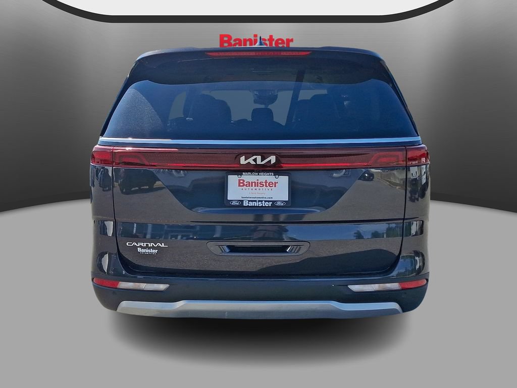 Used 2024 Kia Carnival LX FWD image 5