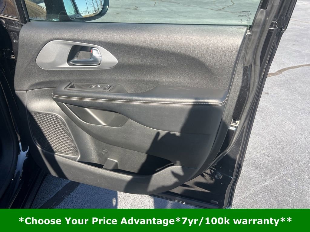 Certified 2022 Chrysler Pacifica Touring-L w/ S Appearance Package image 25