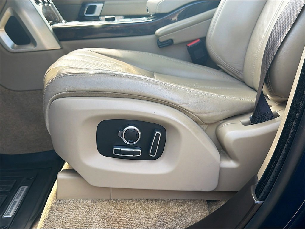 Used 2016 Land Rover Range Rover HSE image 19