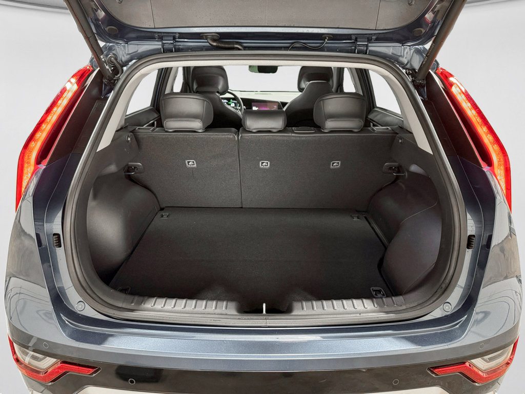 Used 2023 Kia Niro SX Touring image 25