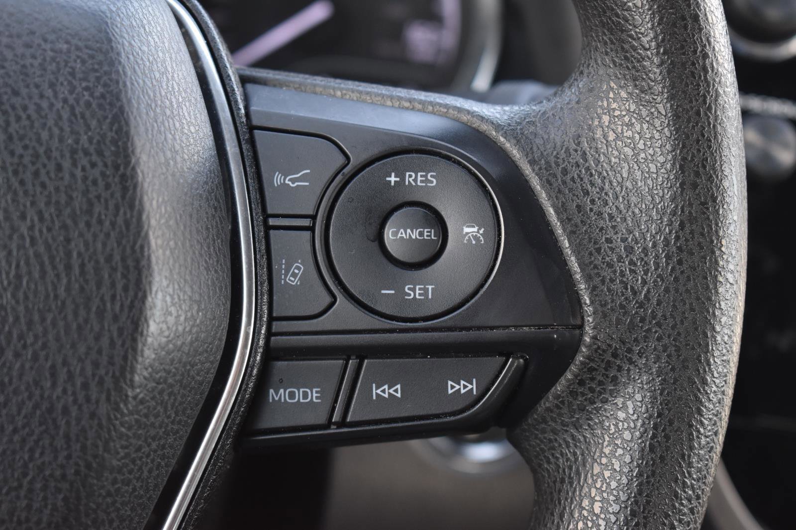 Used 2019 Toyota Camry LE w/ Convenience Package image 9