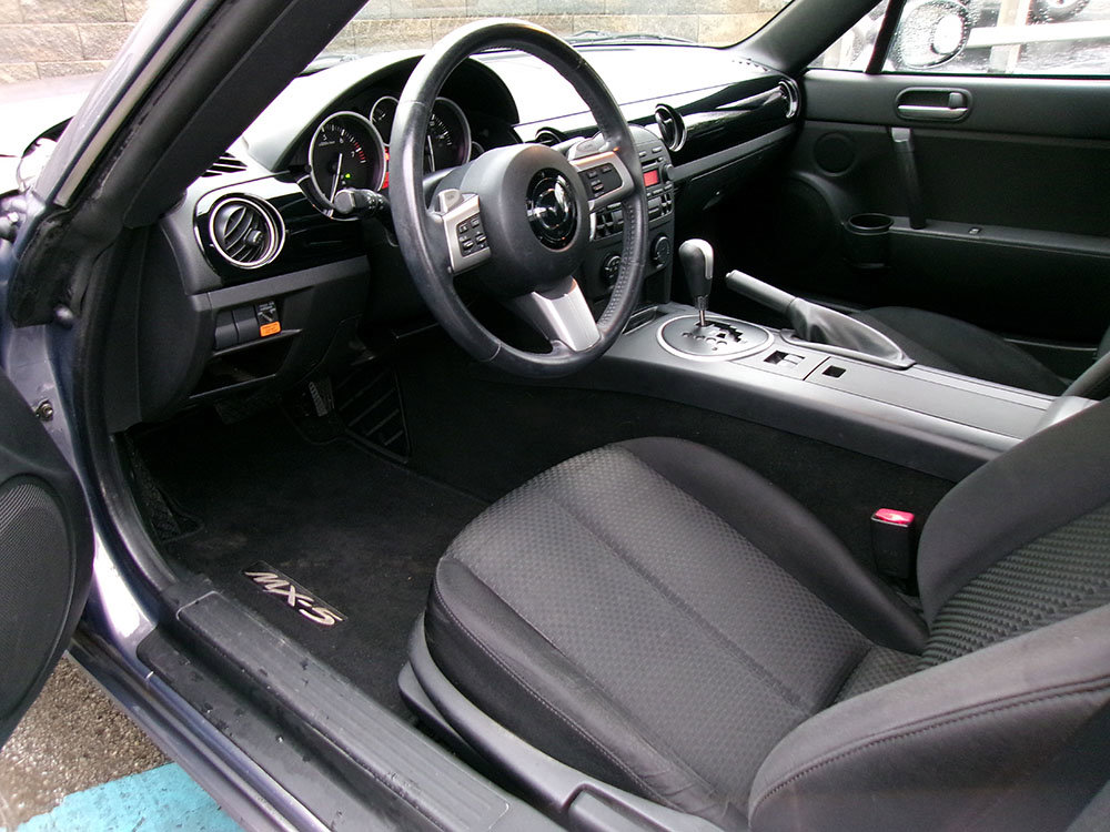 Used 2006 MAZDA MX-5 Miata Sport image 13