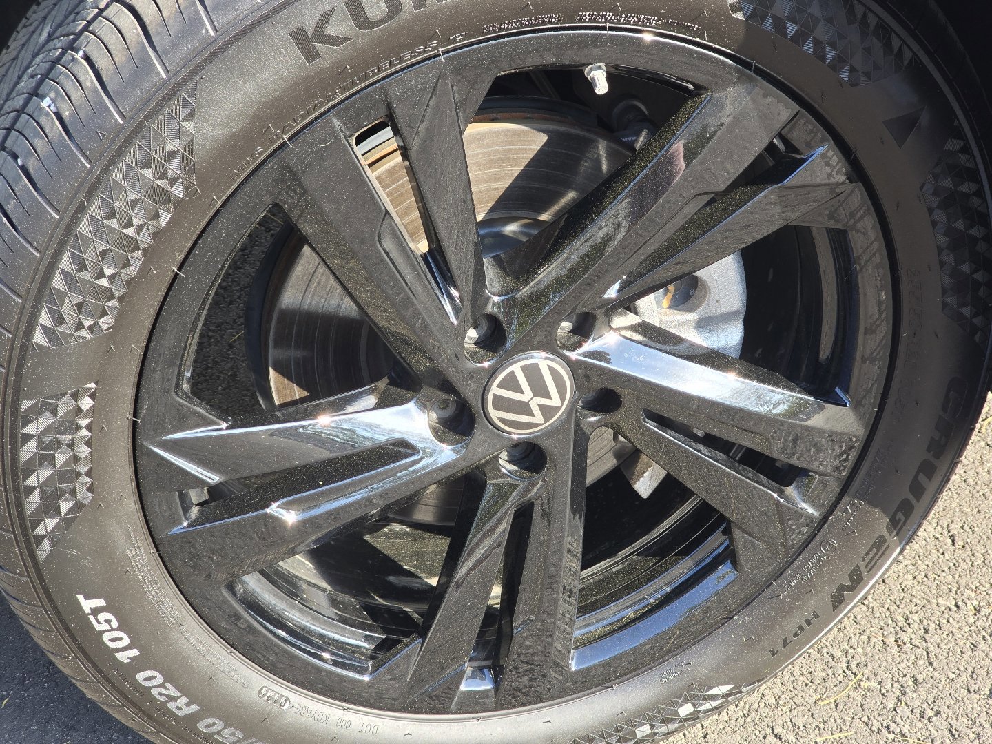 Certified 2025 Volkswagen Atlas Cross Sport SEL R-Line AWD/4WD image 19