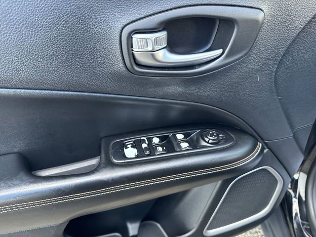 Used 2018 Jeep Compass Latitude w/ Cold Weather Group AWD/4WD image 13