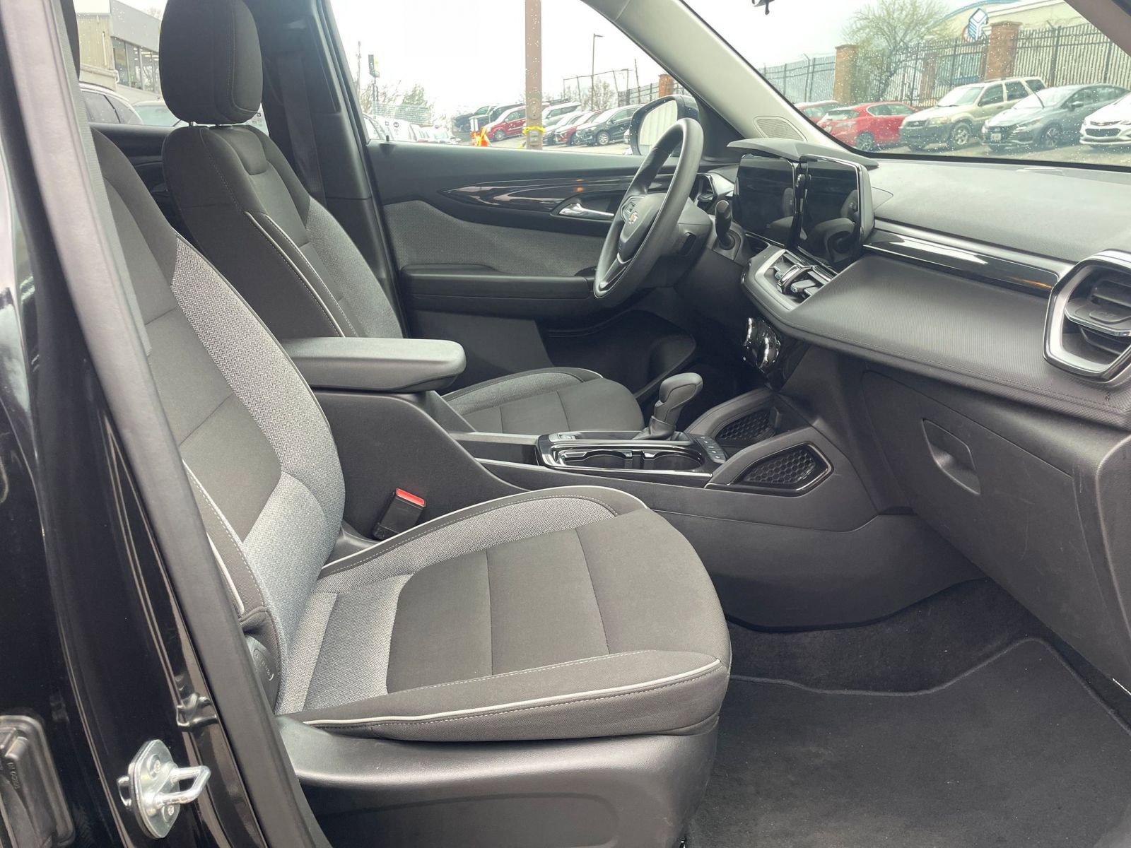 Used 2025 Chevrolet TrailBlazer LT image 25