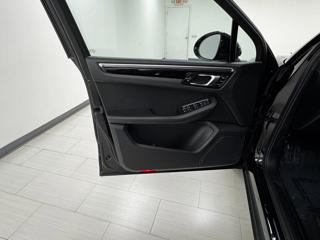 Used 2019 Porsche Macan image 9