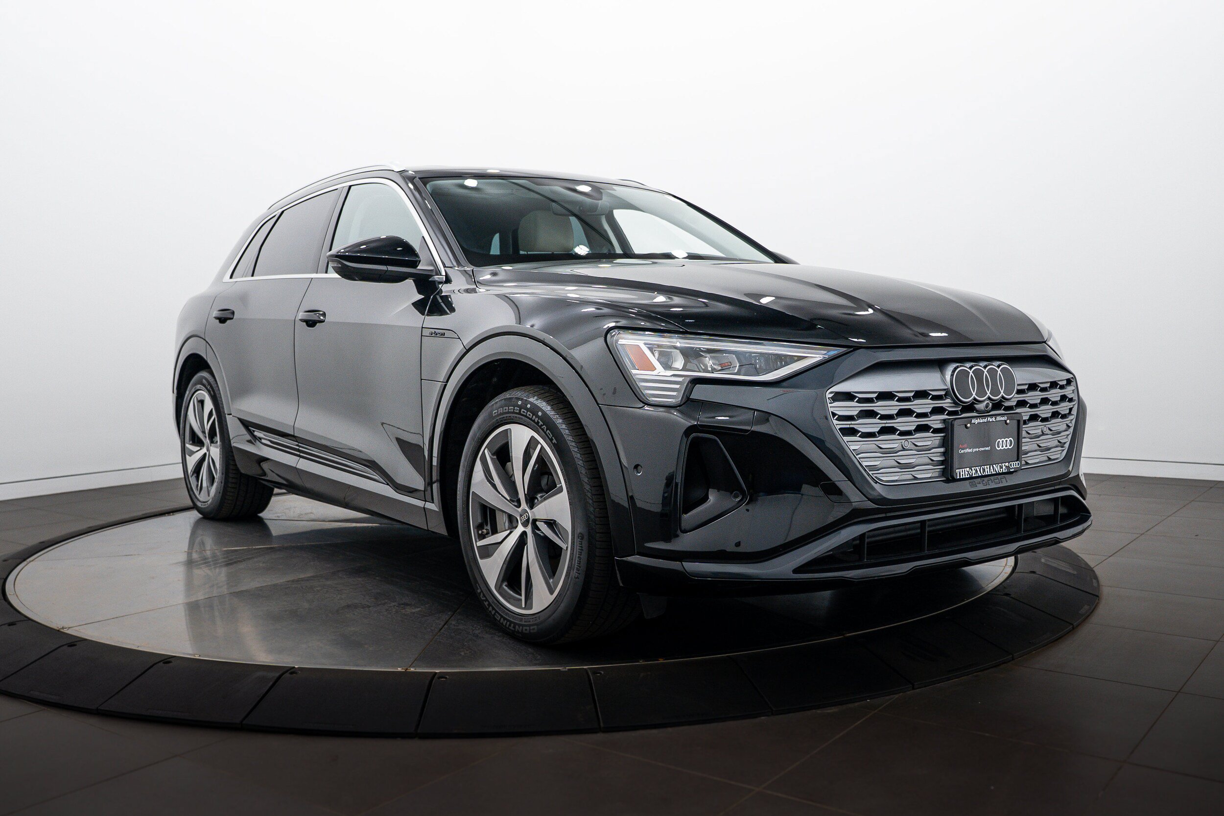 Certified 2024 Audi Q8 e-tron Premium Plus w/ Premium Plus Package AWD/4WD image 2