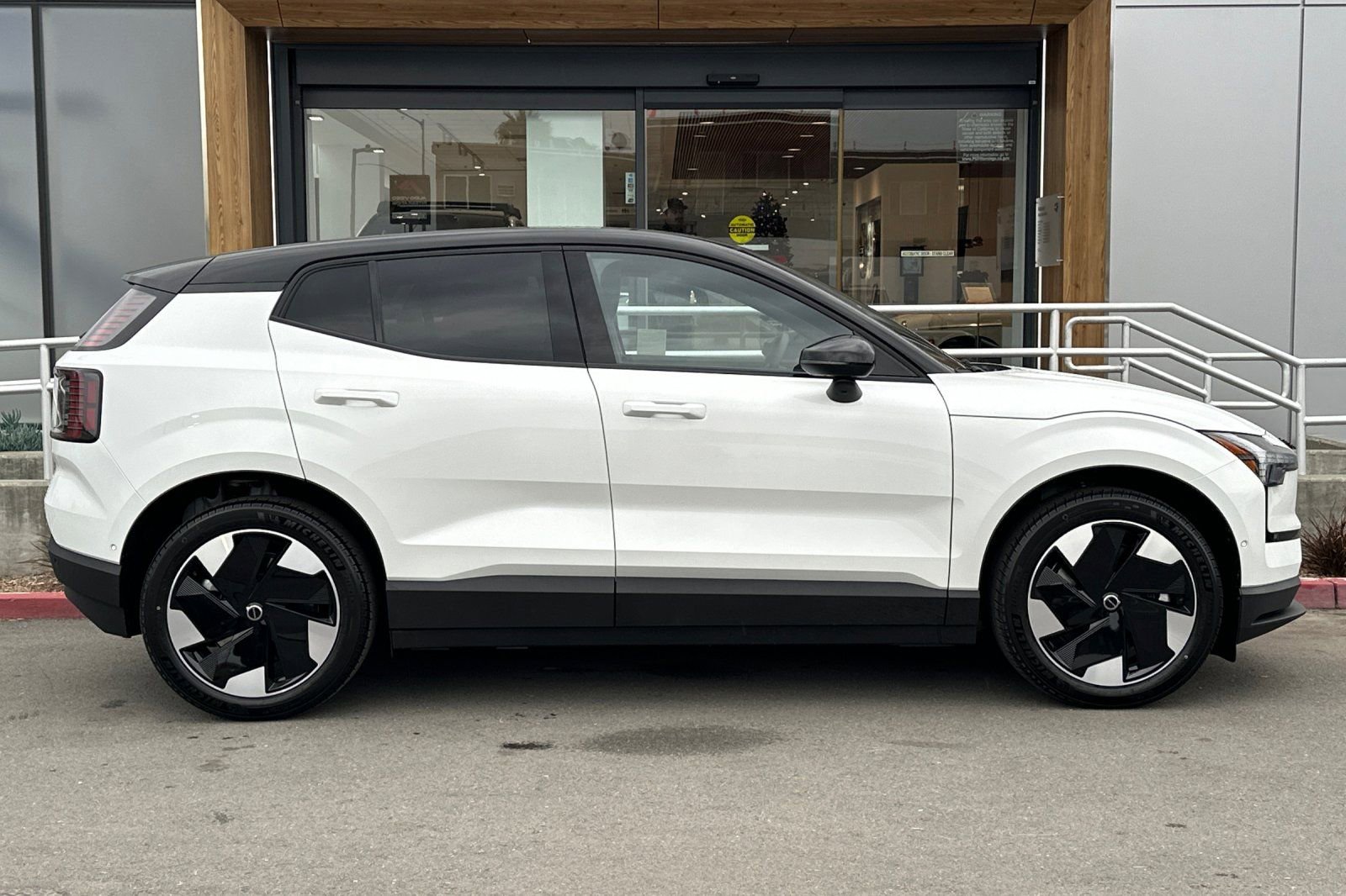 New 2026 Volvo EX30 Ultra w/ Climate Package image 8