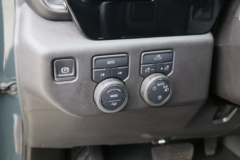 Used 2025 Chevrolet Silverado 1500 LT AWD/4WD image 12