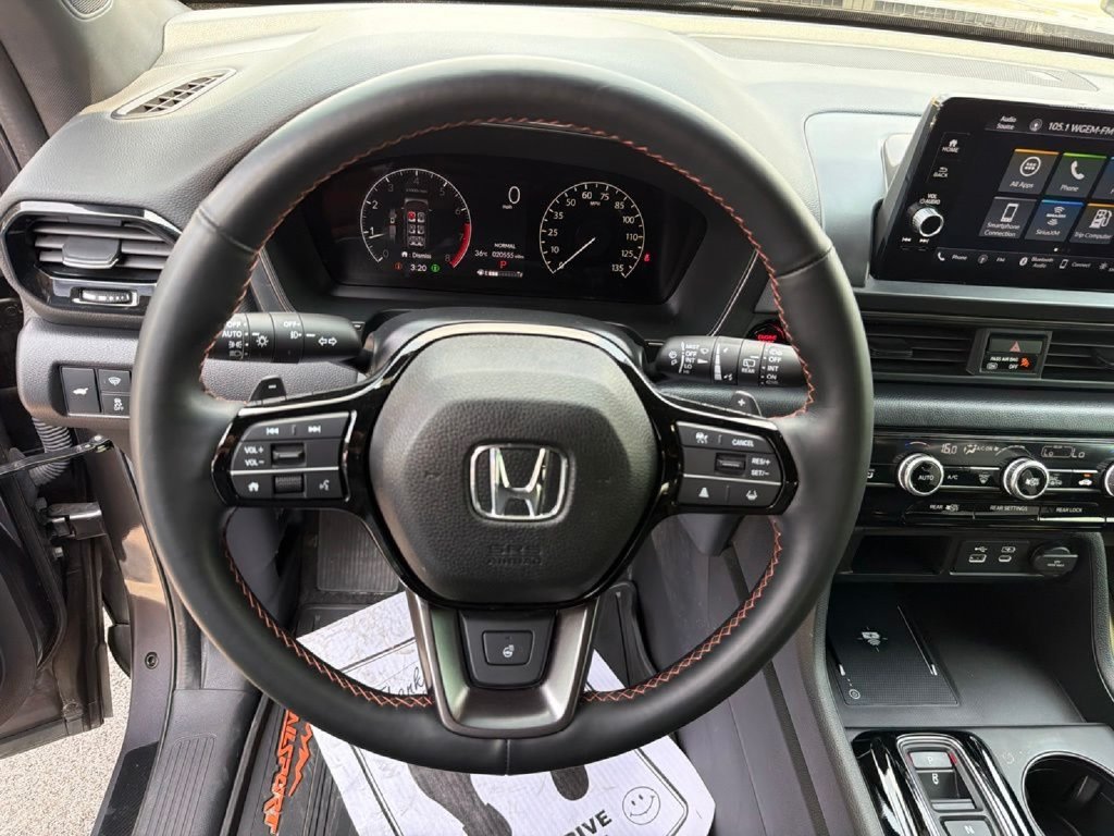 Used 2023 Honda Pilot TrailSport image 18