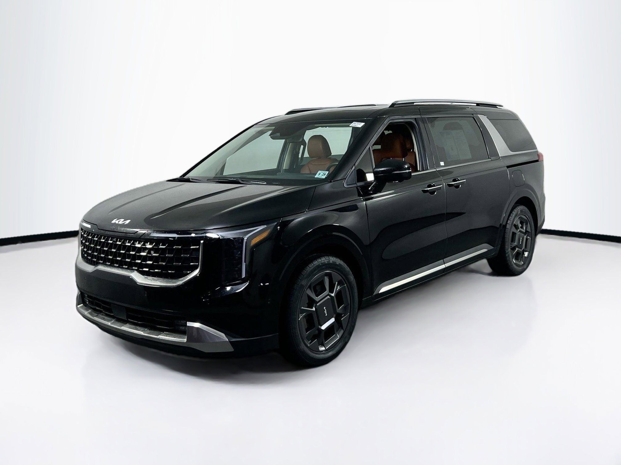 Used 2025 Kia Carnival SX FWD image 1