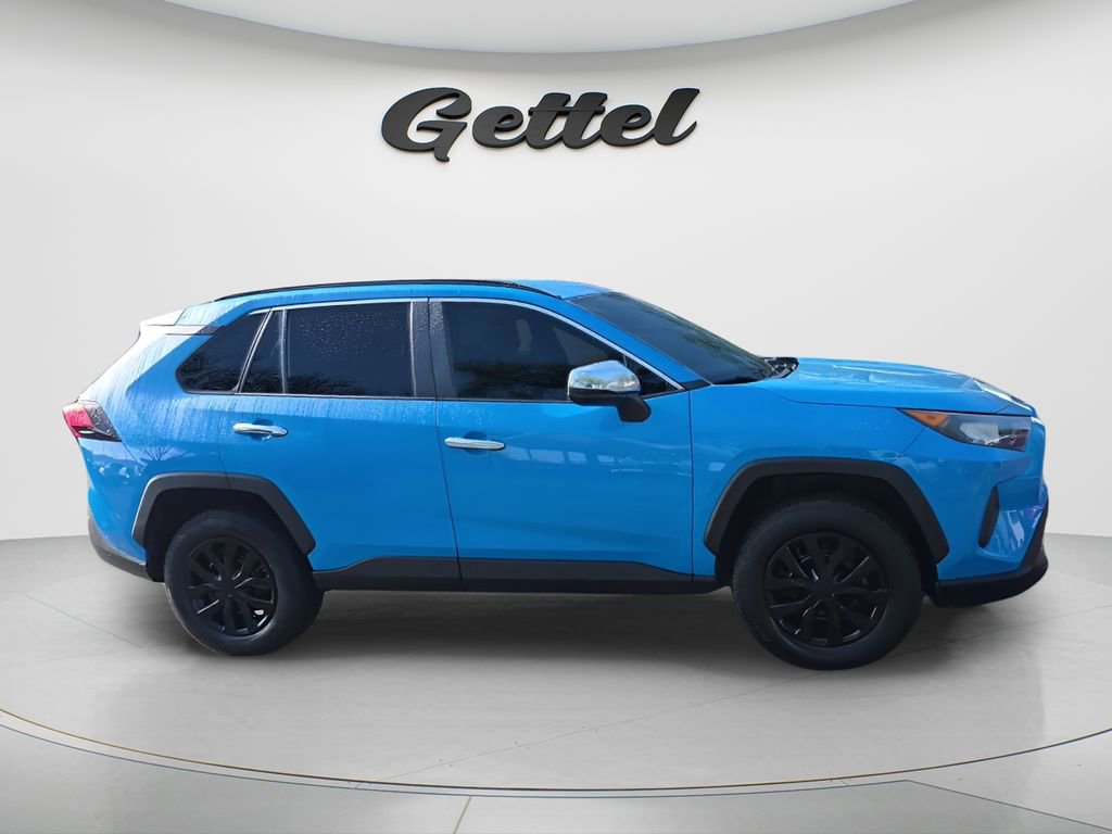 Used 2020 Toyota RAV4 LE image 6