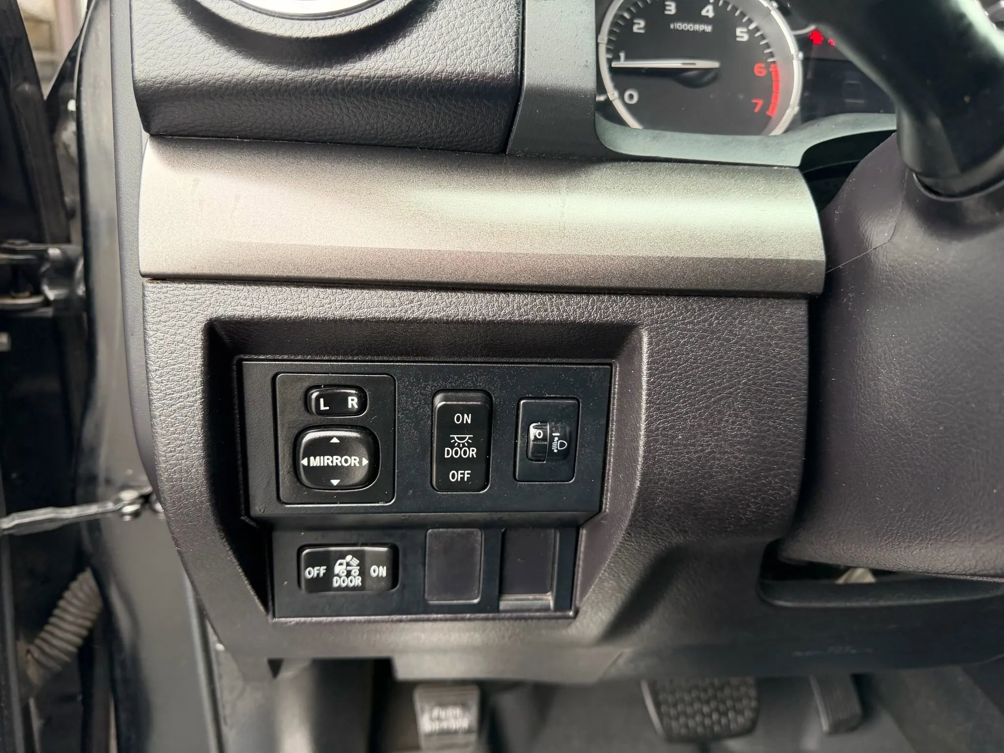 Used 2015 Toyota Tundra SR5 w/ SR5 Upgrade Package image 14