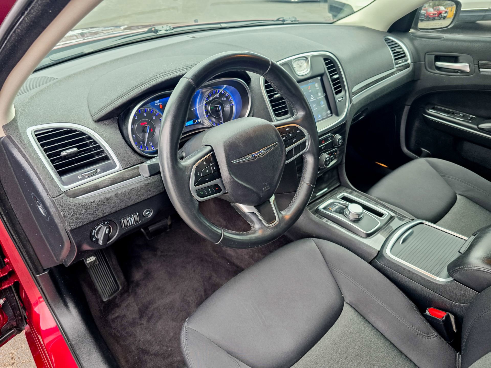 Used 2018 Chrysler 300 Touring image 4