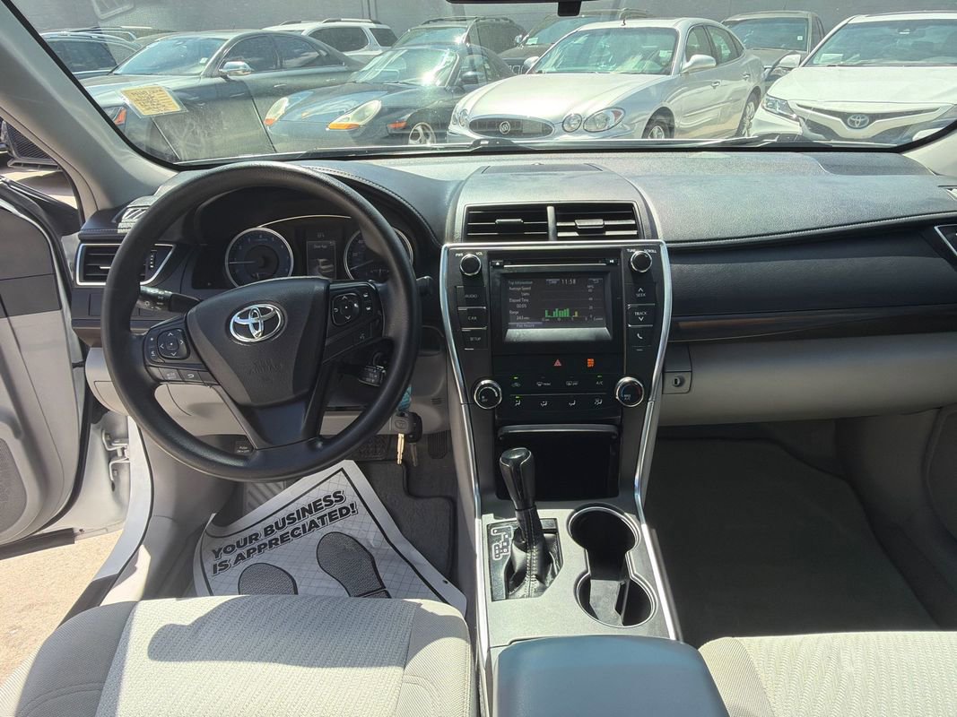 Used 2017 Toyota Camry LE FWD image 11