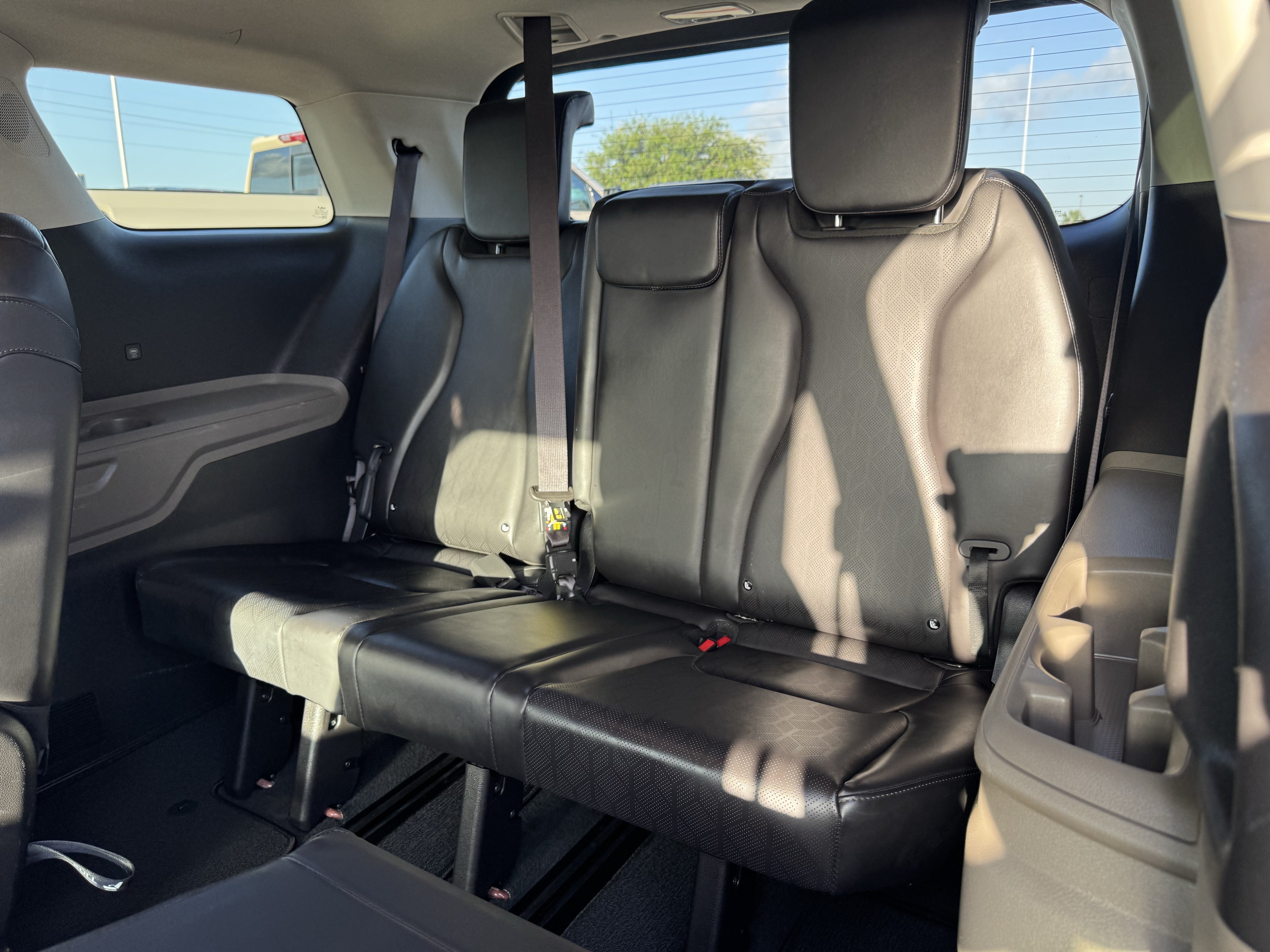 Used 2025 Kia Carnival FWD image 26