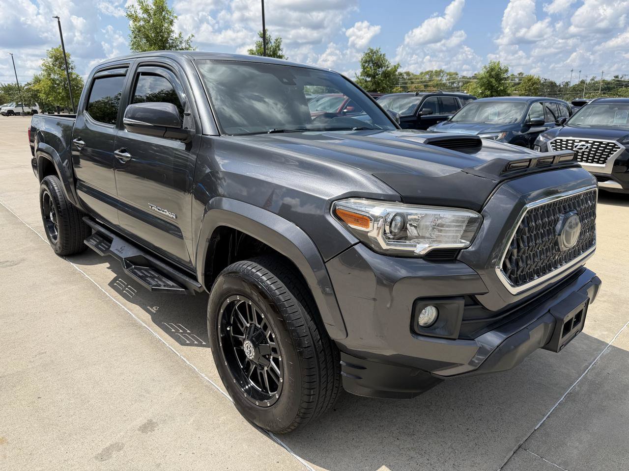 Used 2019 Toyota Tacoma TRD Sport w/ Technology Package AWD/4WD image 3