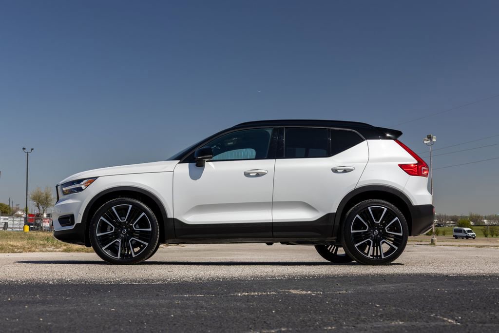Used 2022 Volvo XC40 T5 R-Design image 5
