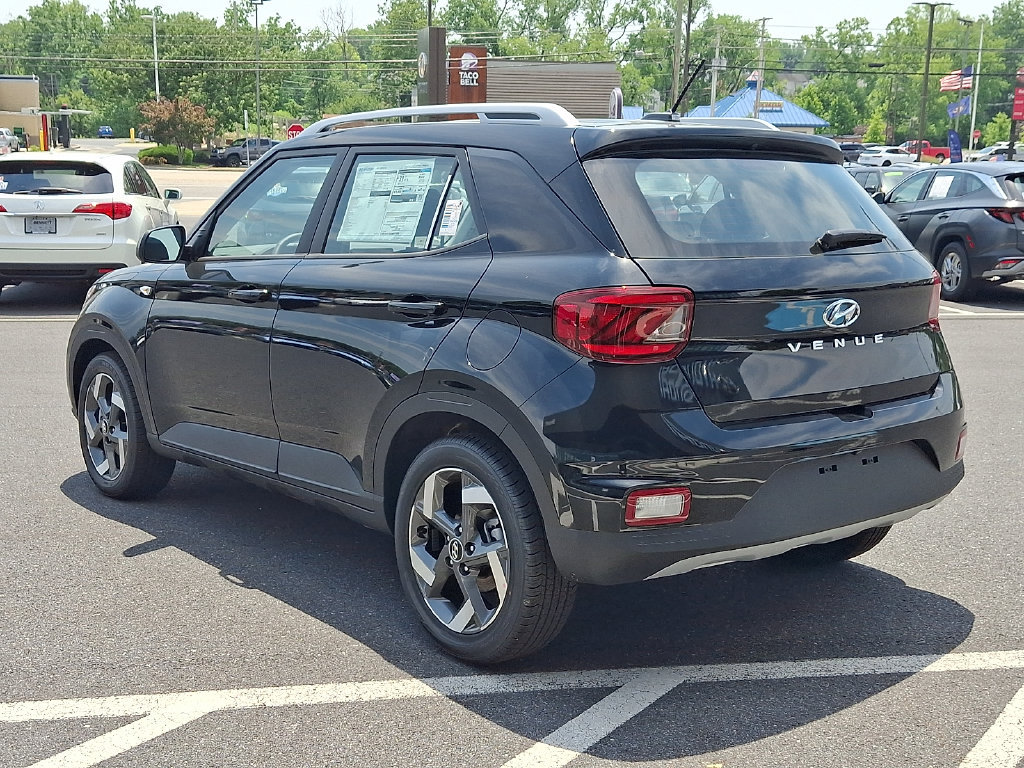 New 2026 Hyundai Venue SEL FWD image 4